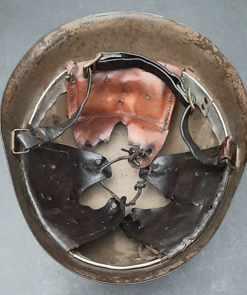 **RARE: Angola Portuguese M1940/63 Ultramar Colonial Steel Helmet .**