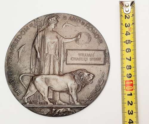 **WW1 British `Dead Man`s Penny` Bronze Memorial Plaque .**
