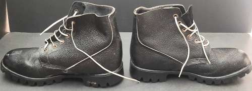 **Rhodesian Bush War: 1960s Rhodesian Army Parade / Drill Ammunition Boots (UK Size: 10).**
