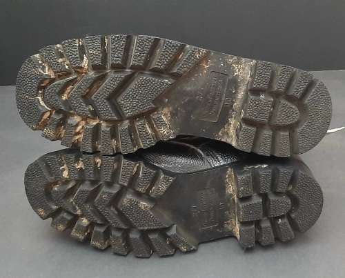 **Rhodesian Bush War: 1960s Rhodesian Army Parade / Drill Ammunition Boots (UK Size: 10).**