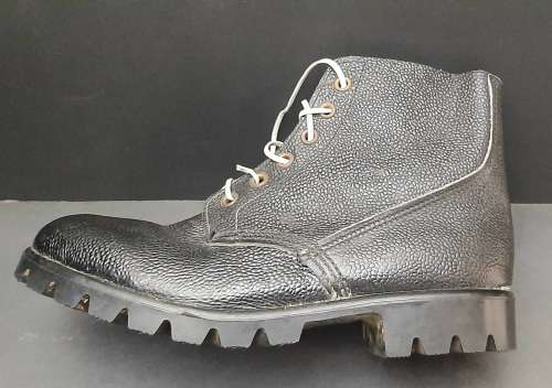 **Rhodesian Bush War: 1960s Rhodesian Army Parade / Drill Ammunition Boots (UK Size: 10).**