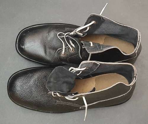 **Rhodesian Bush War: 1960s Rhodesian Army Parade / Drill Ammunition Boots (UK Size: 10).**