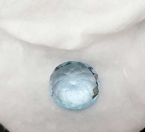 **STUNNING: 12.98 carat `Sky Blue` Natural Oval Cut Topaz w/ Certification.**