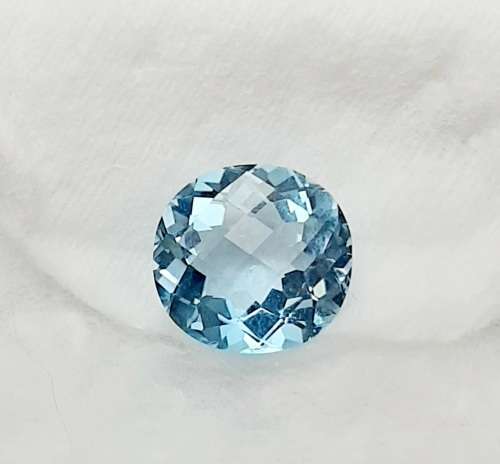 **STUNNING: 12.98 carat `Sky Blue` Natural Oval Cut Topaz w/ Certification.**
