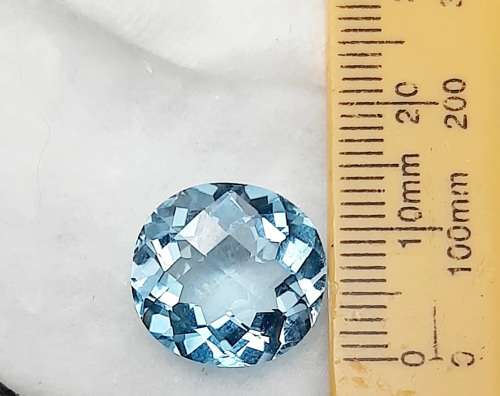 **STUNNING: 12.98 carat `Sky Blue` Natural Oval Cut Topaz w/ Certification.**