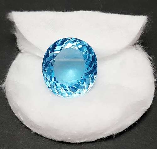 STUNNING: 53.05  carat VVS  `Swiss Blue` Natural Oval Cut Topaz w/ Certification.**