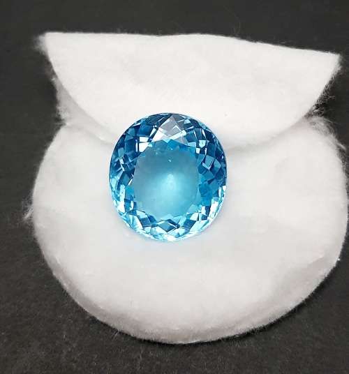 STUNNING: 53.05  carat VVS  `Swiss Blue` Natural Oval Cut Topaz w/ Certification.**