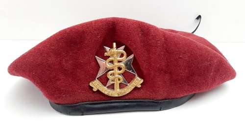 * Border War : 1980 SAMS  Beret w/ Badge & Photograph. (56/57).**