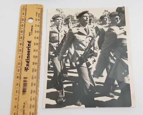 * Border War : 1980 SAMS  Beret w/ Badge & Photograph. (56/57).**