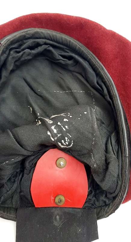 * Border War : 1980 SAMS  Beret w/ Badge & Photograph. (56/57).**