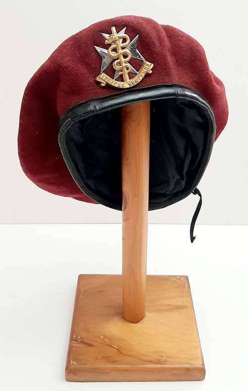* Border War : 1980 SAMS  Beret w/ Badge & Photograph. (56/57).**