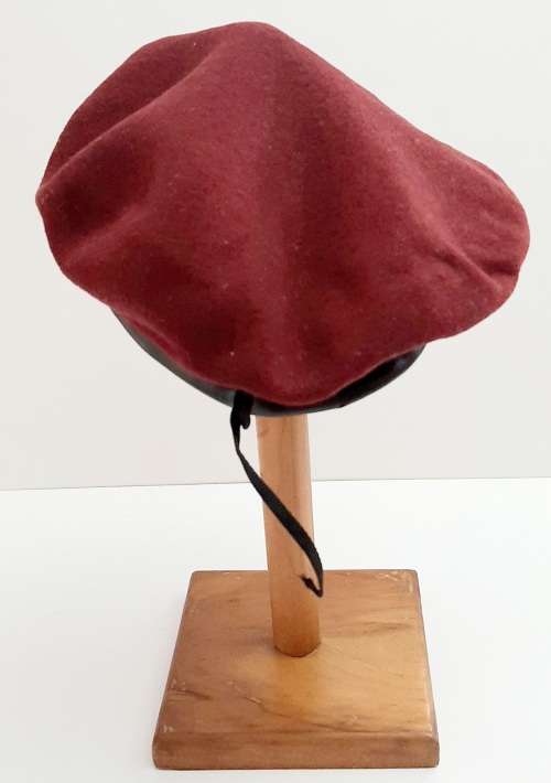 * Border War : 1980 SAMS  Beret w/ Badge & Photograph. (56/57).**