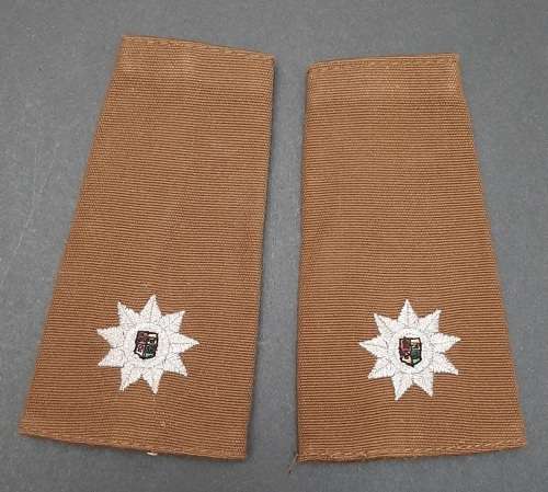 BID PER PAIR : 1990s SANDF Transitional Major Nutria Unissued Rank Epaulettes.**