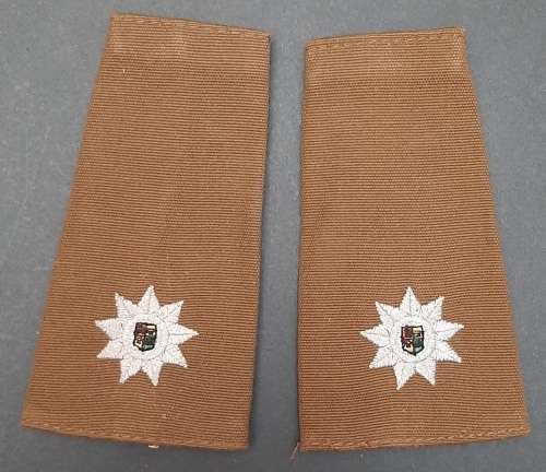 BID PER PAIR : 1990s SANDF Transitional Major Nutria Unissued Rank Epaulettes.**