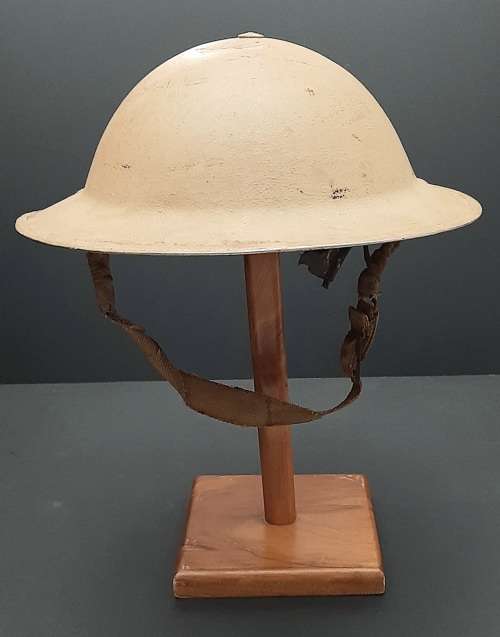 ** WW2 Union Defence Force 1940 Desert Camouflage `Brodie` Helmet w/ Strap (Jager-Rand).**
