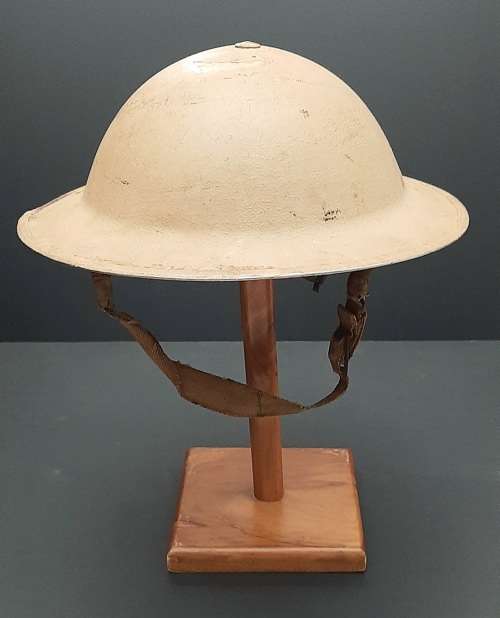 ** WW2 Union Defence Force 1940 Desert Camouflage `Brodie` Helmet w/ Strap (Jager-Rand).**