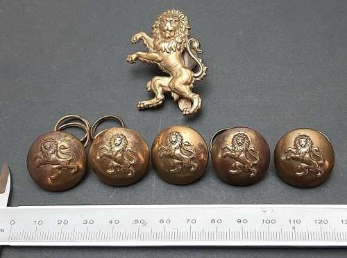 ** RARE: 1920s Kenya Defence Force Cap Badge & 5 x Tunic Buttons (Firmin, London).**