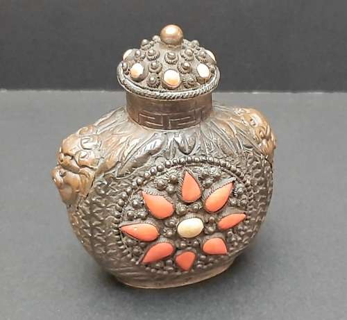 Early 20th century Chinese cast brass snuff bottle with coral inlay (8cmx6cm)