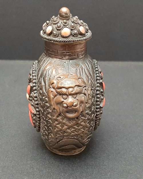 Early 20th century Chinese cast brass snuff bottle with coral inlay (8cmx6cm)