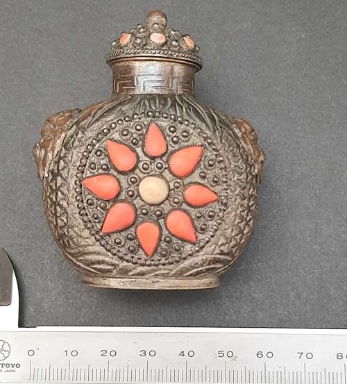 Early 20th century Chinese cast brass snuff bottle with coral inlay (8cmx6cm)