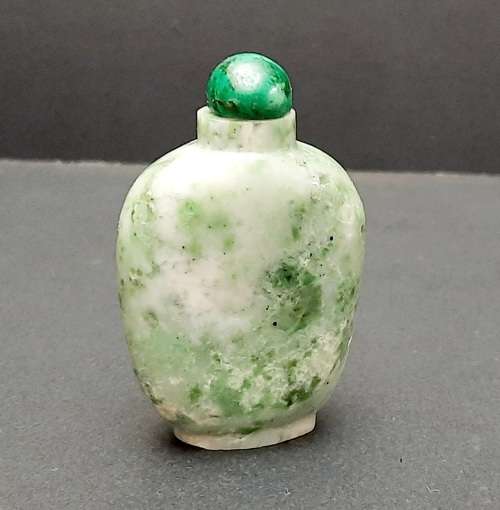 Early 20th Century Chinese `Moss-in-Snow` Jadeite Snuff Bottle with Spoon (7cm x 4cm)