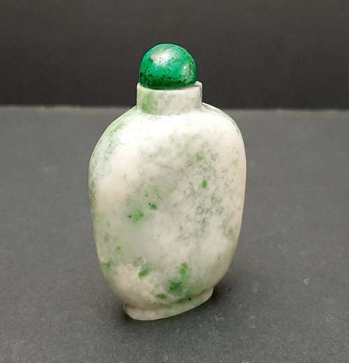 Early 20th Century Chinese `Moss-in-Snow` Jadeite Snuff Bottle with Spoon (7cm x 4cm)