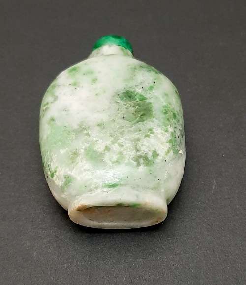 Early 20th Century Chinese `Moss-in-Snow` Jadeite Snuff Bottle with Spoon (7cm x 4cm)