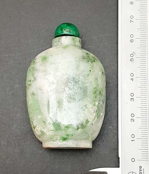 Early 20th Century Chinese `Moss-in-Snow` Jadeite Snuff Bottle with Spoon (7cm x 4cm)