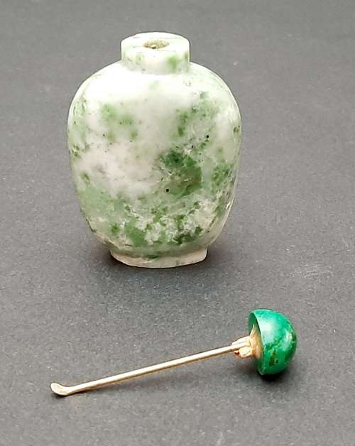 Early 20th Century Chinese `Moss-in-Snow` Jadeite Snuff Bottle with Spoon (7cm x 4cm)