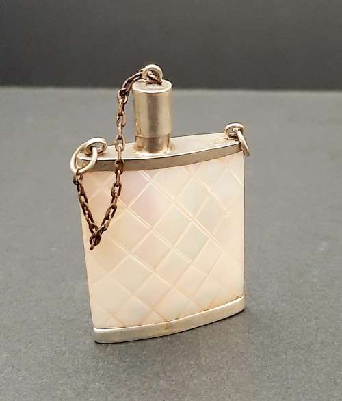 **EXQUISITE : Early 20th Century Chinese Mother of Pearl &  Silver Snuff  Bottle(6cm x 4cm).**