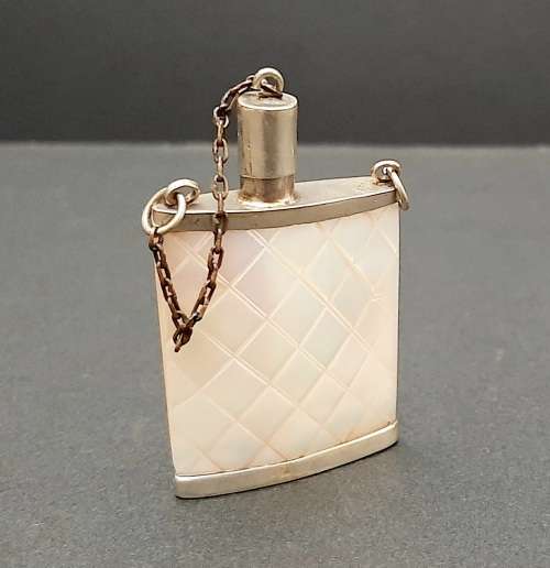 **EXQUISITE : Early 20th Century Chinese Mother of Pearl &  Silver Snuff  Bottle(6cm x 4cm).**