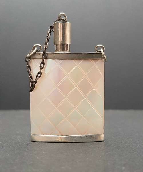 **EXQUISITE : Early 20th Century Chinese Mother of Pearl &  Silver Snuff  Bottle(6cm x 4cm).**