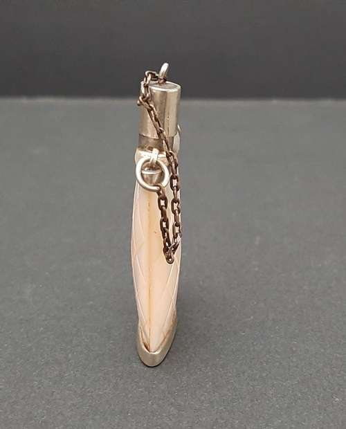 **EXQUISITE : Early 20th Century Chinese Mother of Pearl &  Silver Snuff  Bottle(6cm x 4cm).**