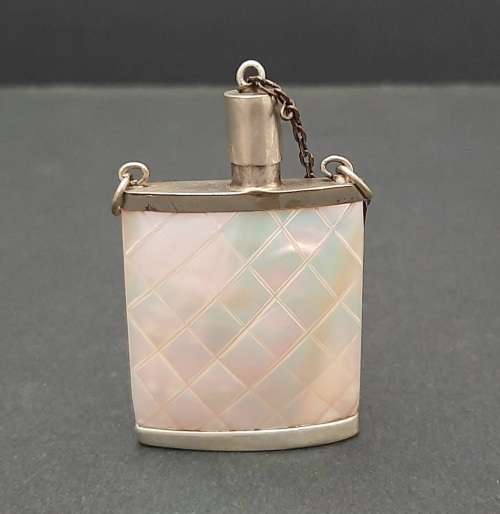 **EXQUISITE : Early 20th Century Chinese Mother of Pearl &  Silver Snuff  Bottle(6cm x 4cm).**