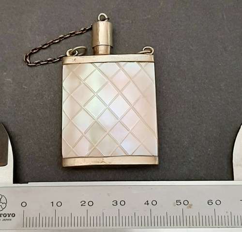 **EXQUISITE : Early 20th Century Chinese Mother of Pearl &  Silver Snuff  Bottle(6cm x 4cm).**