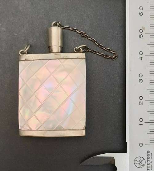 **EXQUISITE : Early 20th Century Chinese Mother of Pearl &  Silver Snuff  Bottle(6cm x 4cm).**