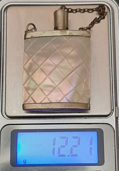 **EXQUISITE : Early 20th Century Chinese Mother of Pearl &  Silver Snuff  Bottle(6cm x 4cm).**