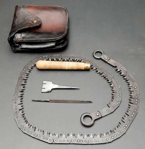 **RARE: 1942/43 Union Defence Force Chain-link Folding Saw w/ Tools & Pouch(Lend-Lease).**