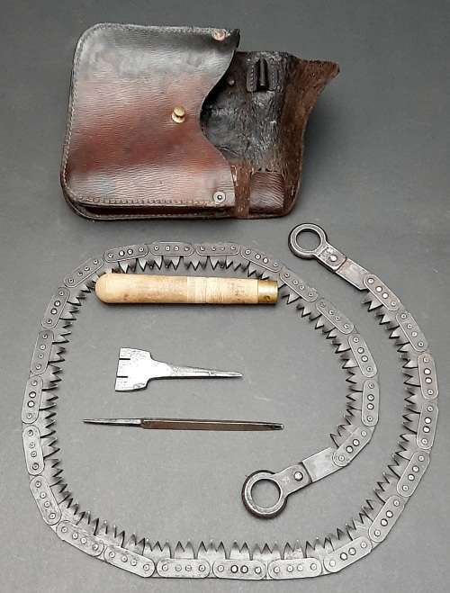 **RARE: 1942/43 Union Defence Force Chain-link Folding Saw w/ Tools & Pouch(Lend-Lease).**