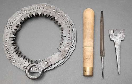 **RARE: 1942/43 Union Defence Force Chain-link Folding Saw w/ Tools & Pouch(Lend-Lease).**