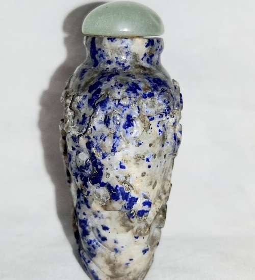 ** STUNNING- Chinese Carved Blue Corundum Semi-Precious Stone Snuff Bottle w/ Spoon (8cm).**
