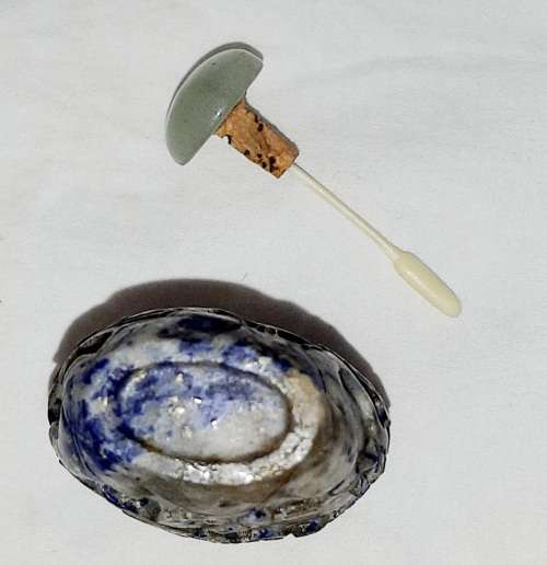 ** STUNNING- Chinese Carved Blue Corundum Semi-Precious Stone Snuff Bottle w/ Spoon (8cm).**