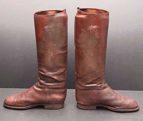 **WW1 Union Defence Force: Officer`s Mounted Infantry Boots w/ Wooden Trees (Hatton Bros.).**