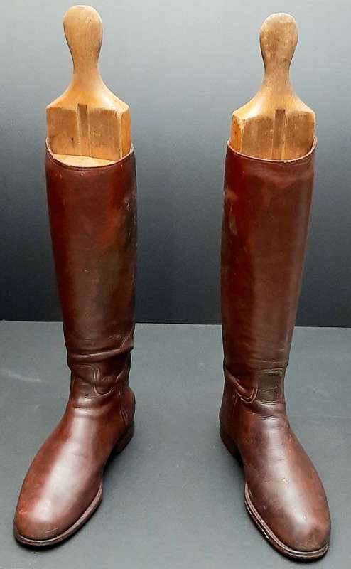 **WW1 Union Defence Force: Officer`s Mounted Infantry Boots w/ Wooden Trees (Hatton Bros.).**
