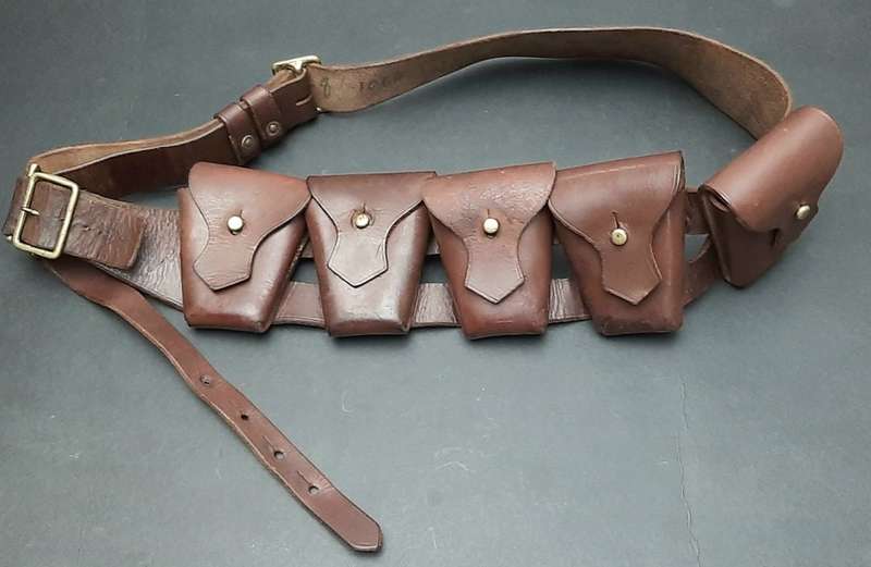 **WW1 Union Defence Force: 1903 Pattern Leather 5-Pocket Bandolier w/ Retention Loop.**