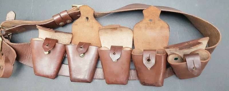 **WW1 Union Defence Force: 1903 Pattern Leather 5-Pocket Bandolier w/ Retention Loop.**
