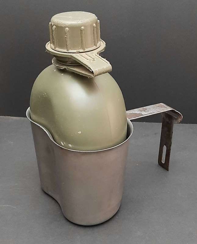 **Border War: 1980s SADF Patt.73 FN Mag Pouches & Canteen w/ Firebucket (5 pcs).**