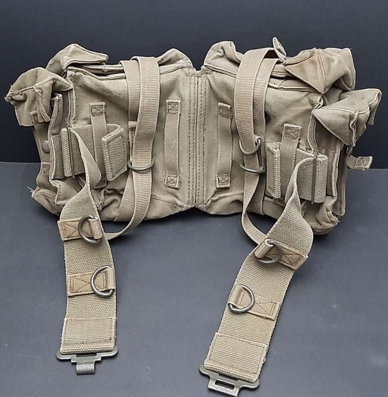 **Border War : 1970s SADF Patt.73 Green Webbing Kidney Pouches w/ Integral Belt  .** 