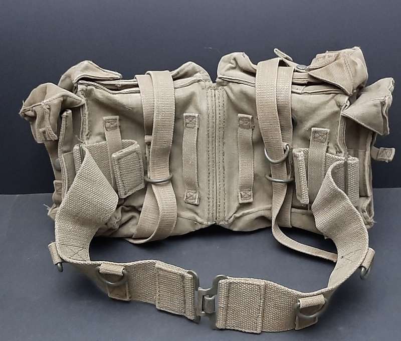 **Border War : 1970s SADF Patt.73 Green Webbing Kidney Pouches w/ Integral Belt  .** 