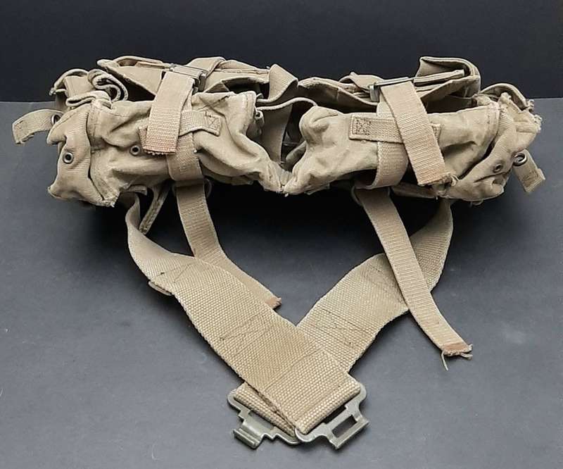 **Border War : 1970s SADF Patt.73 Green Webbing Kidney Pouches w/ Integral Belt  .** 